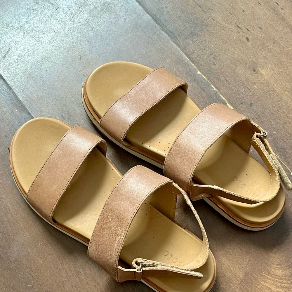 Nisolo Tan Leather Sandals